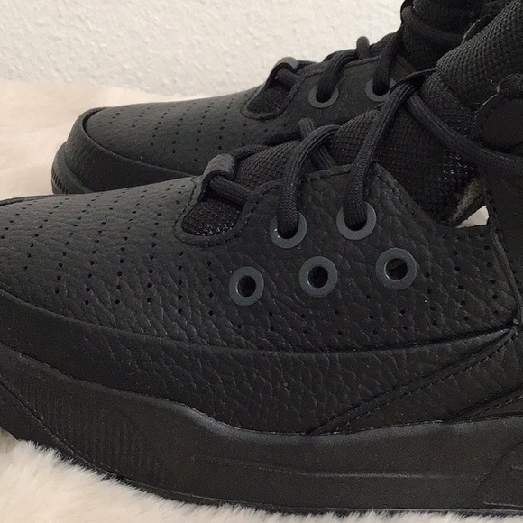 🆕 JORDAN Boys Max Aura 5 GS Classic Sneakers Black/Anthracite/Black - Picture 7 of 15